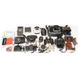 CAMERAS AND PHOTOGRAPHIC EQUIPMENT. VARIOUS 35MM CANON AND OTHER CAMERAS, INCLUDING CANONET, BLACK