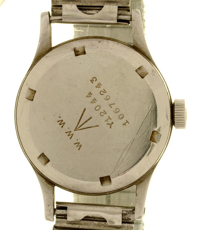 AN OMEGA MILITARY ISSUE WRISTWATCH, CASE BACK MARKED WWW BROAD ARROW Y12044/1067624, 35 MM D ++ - Bild 2 aus 2