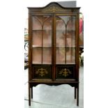 AN INLAID MAHOGANY CHINA CABINET, EARLY 20TH C, 180CM H; 90 X 29CM