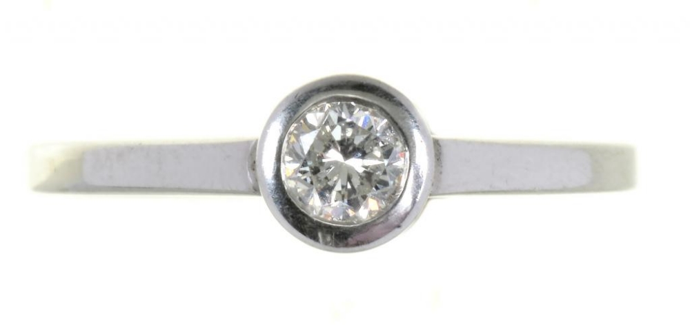 A DIAMOND SOLITAIRE RING IN PLATINUM, WEIGHING APPROX 0.12CT, BIRMINGHAM 2001, 3.85G, SIZE O ++