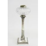 AN EDWARD VII EPNS CORINTHIAN COLUMN OIL LAMP WITH CUT GLASS FOUNT, 44CM H, LACKS BURNER