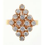 A DIAMOND CLUSTER RING IN GOLD, MARKED 18K, 3.95G, SIZE M++GOOD CONDITION