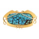 MURRLE, BENNETT AND CO. A JUGENDSTIL TURQUOISE MATRIX SET GOLD BROOCH, C1905, 32MM, MAKER'S MARK (