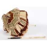 A JAPANESE CARVED IVORY PARASOL HANDLE, ON ROSEWOOD SHAFT WITH GOLD PLATED FERREL, 38CM EXCLUDING