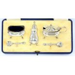 A GEORGE V SILVER THREE PIECE OBLONG CONDIMENT SET, BLUE GLASS LINERS, PEPPERETTE 7CM H, MARKS