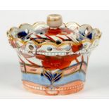 A MASON'S IRONSTONE POT POURRI JAR AND COVER OF FLARED SHAPE WITH SCALLOPED RIM AND DECORATED IN A