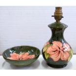 A MOORCROFT HIBISCUS LAMP AND BOWL, LAMP 16CM H EXCLUDING FITMENT, IMPRESSED MARK