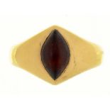 A VICTORIAN GEM SET RING IN 18CT GOLD, BIRMINGHAM 1890, 7G, SIZE N++ABRASION TO GEM CABOCHON