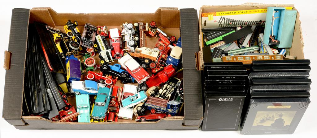 A COLLECTION OF DINKY AND OTHER DIECAST TOYS, VARIOUS VEHICLES, A BOXED HORNBY DUBLO COACH AND