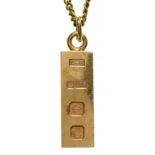 A 9CT GOLD INGOT PENDANT, BIRMINGHAM 1977, ON A GOLD NECKLACE, UNMARKED, 80CM L, 30G++GOOD CONDITION