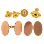 A PAIR OF 9CT GOLD CUFF LINKS AND FOUR GOLD DRESS STUDS, MARKED 9CT, 9G++GOOD CONDITION