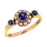 A SAPPHIRE AND SPLIT PEARL CLUSTER RING, C1900 in gold, by Saunders & Shepherd, maker's mark and 18,