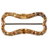 A VICTORIAN FOILED CITRINE AND GOLD WAIST CLASP, LATE 19TH C of waisted design, brass rod, 86mm,