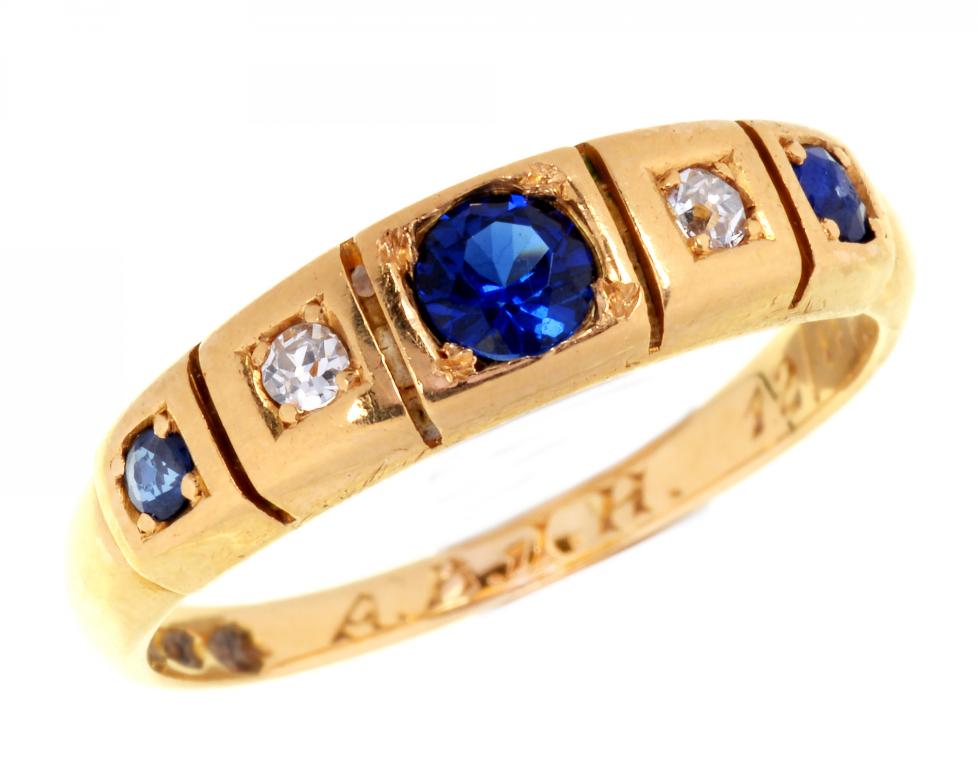 A VICTORIAN SAPPHIRE AND DIAMOND FIVE STONE RING in 18ct gold, 2.7g, London 1898, size I½++Light