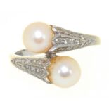 A CULTURED PEARL AND DIAMOND RING IN WHITE GOLD, MARKED 18K, 4.3G, SIZE P++SMALL SCRATCHES AND