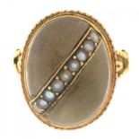 A VICTORIAN MOURNING RING IN GOLD, ADAPTED FROM A BROOCH, UNMARKED, 7.8G, SIZE M++SPLIT PEARLS