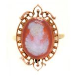 A HARDSTONE CAMEO RING IN GOLD, UNMARKED, 5G, SIZE M ½++GOOD CONDITION