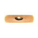 A 9CT GOLD WEDDING RING, BIRMINGHAM 1973, 6.15G, SIZE U ½++GOOD CONDITION