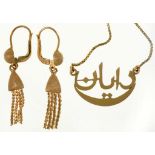 A GOLD NECKLACE, MARKED 750, 46 CM L AND A PAIR OF GOLD EARRINGS, MARKED K18, 8.95G++GOOD CONDITION