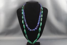 A malachite graduated barrel-shaped bead necklace,