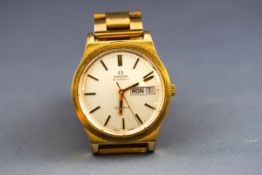 A Gentleman's gold plated wristwatch fitted with a goldplated linked bracelet.