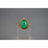 A hallmarked 9ct gold single stone green chalcedony ring. Gross weight: 3.