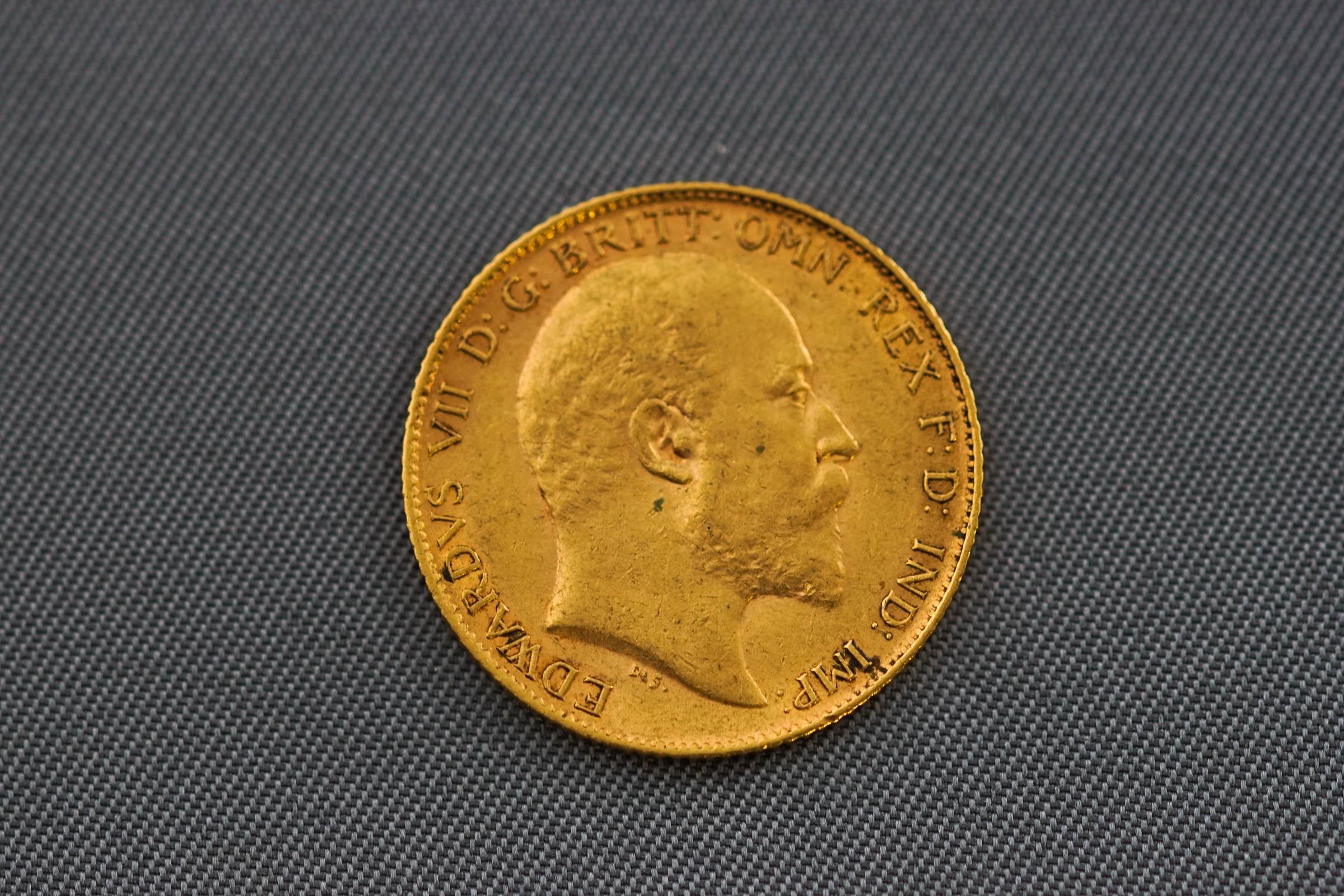 A 1909 Edward VII half-Sovereign coin. 19.3mm diameter 3. - Image 2 of 2