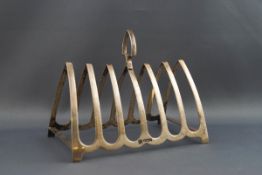 A silver toast rack, with inverted shield shaped handle, 13.5cm wide, Sheffield 1932, 3.