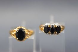 A 9ct yellow gold single stone sapphire ring (size N - 1.