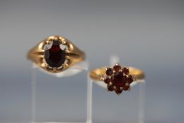 A 9ct yellow gold garnet cluster ring (size K - 2.