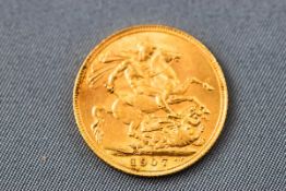 A full gold Sovereign coin, dated 1907, 8.