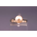 A white metal single stone ring set with a 8.00mm cultured pearl. Stamped 750. Size: N 1/2.