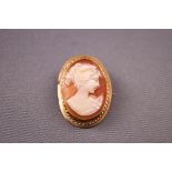 A cameo brooch. Pin and revolver clasp. Hallmarked 9ct gold. Weight: 5.