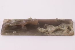 An 18th century Chinese jade carving of two dragons on a rectangular base, 13cm x 3.