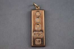 A yellow metal rectangular ingot pendant with feature hallmark for 9ct gold, sheffield, 1979 30.