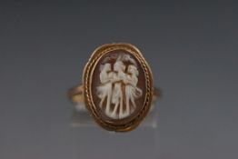 A yellow metal carved cameo ring. Hallmarked 9ct gold, london, 1965. Size: P 1/2 3.