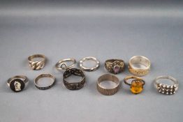 A set of 11 dress rings, majority plain and sterling silver 925. gross weight: 35.
