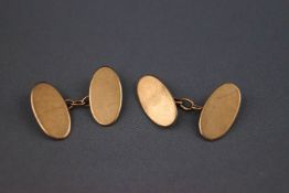 A pair of 9ct gold plain oval link cufflinks with chain fitting. Hallmarked 9ct gold, birmingham 5.