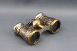 A pair of early 20th century opera type glasses,
