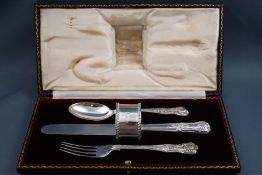 A silver Kings pattern knife, fork and spoon, and silver napkin ring, London 1913, 6oz gross,