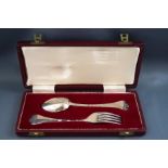 A silver trefoil spoon and fork set, Sheffield 1969, in fitted case, 1.