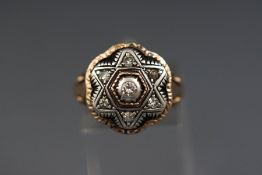 A yellow and white metal diamond abstract cluster ring. Stamped 585. Size: L 5.