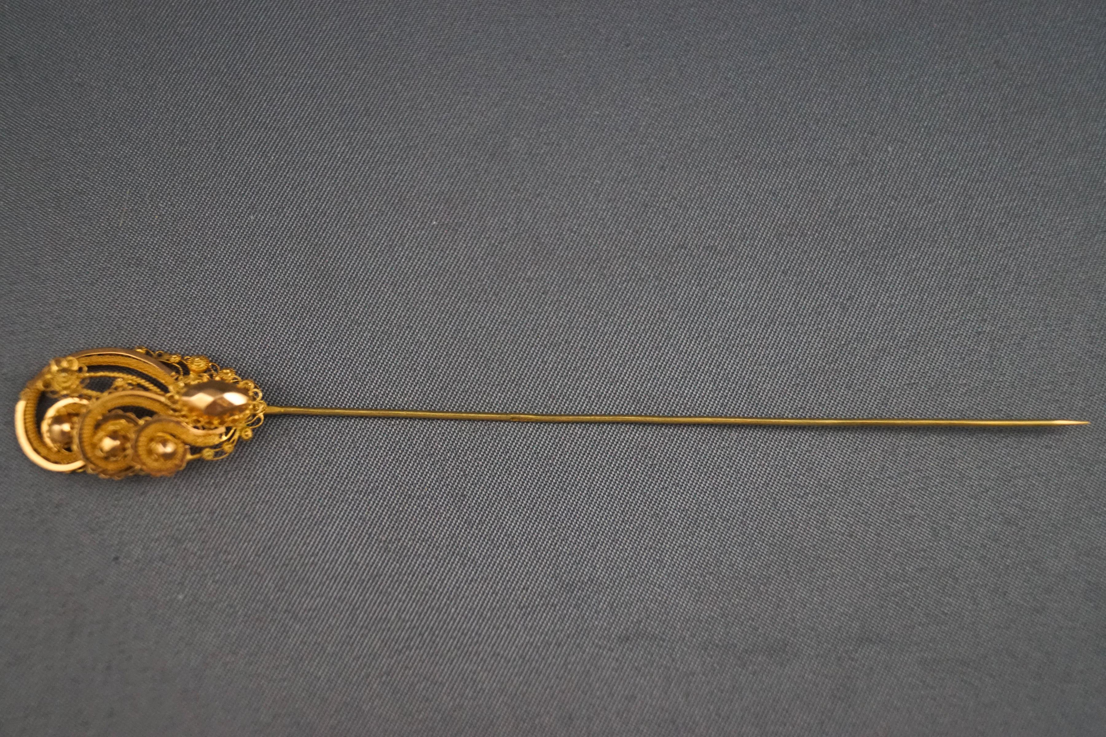 A yellow metal hat pin with filigree and beaded design. Tested as 22ct gold. 2. - Image 2 of 2