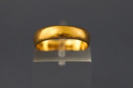 A 22 carat gold D shaped wedding ring. Hallmarked 22ct gold, Birmingham, 1916. Size: K 3.