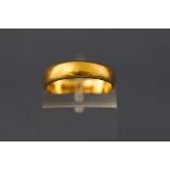 A 22 carat gold D shaped wedding ring. Hallmarked 22ct gold, Birmingham, 1916. Size: K 3.