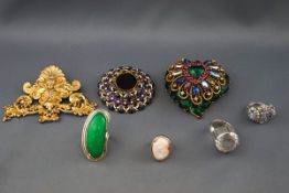 A collection of costume and other jewellery,