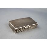 A modern silver reeded rectangular pill or snuff box, Birmingham 1971, 5cm x 3.