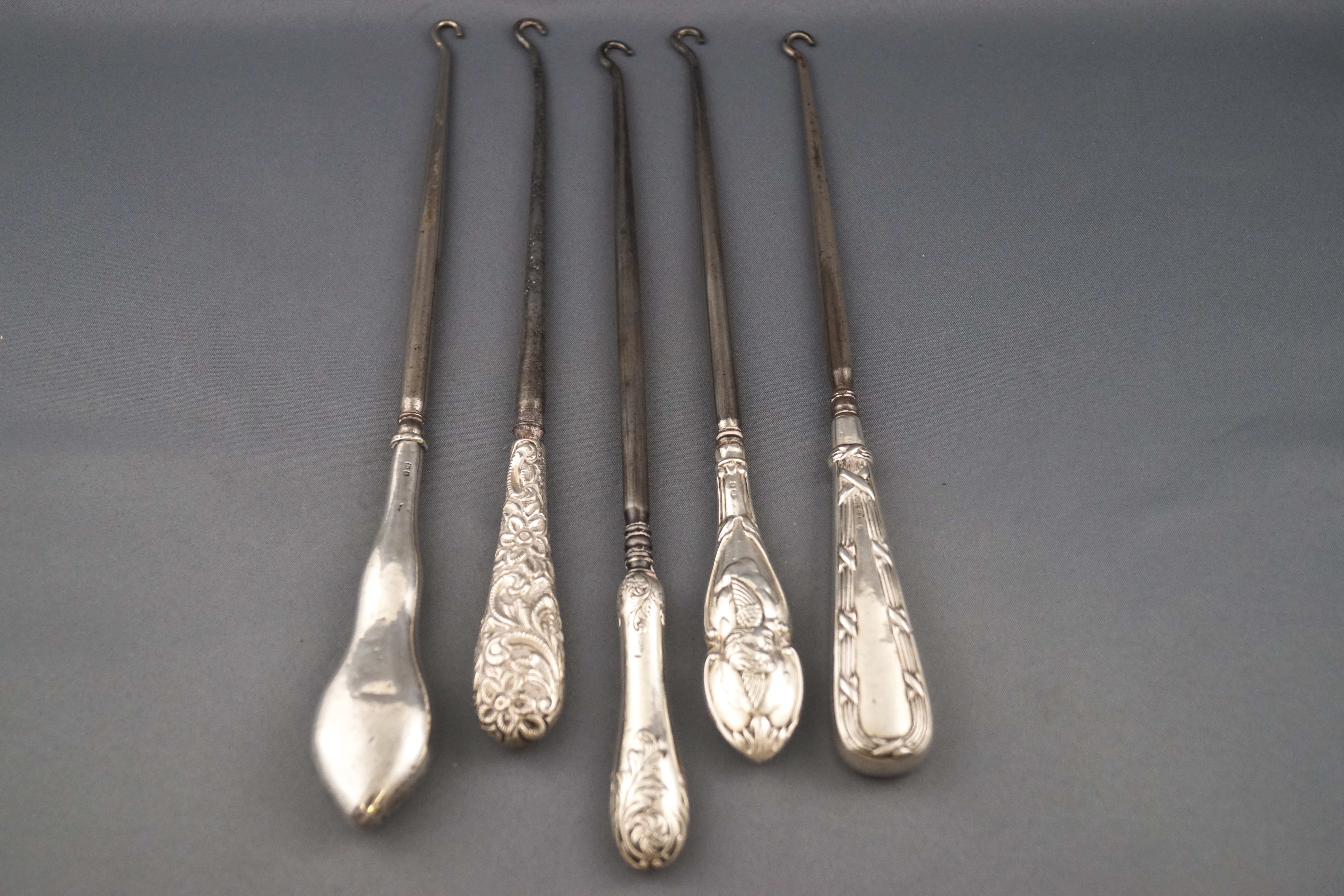 Five silver handled button hooks, comprising; a plain example with a shaped wavy handle, - Image 3 of 3