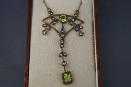 An Edwardian yellow and white metal centrepiece necklace set with peridot and rose cut diamonds.
