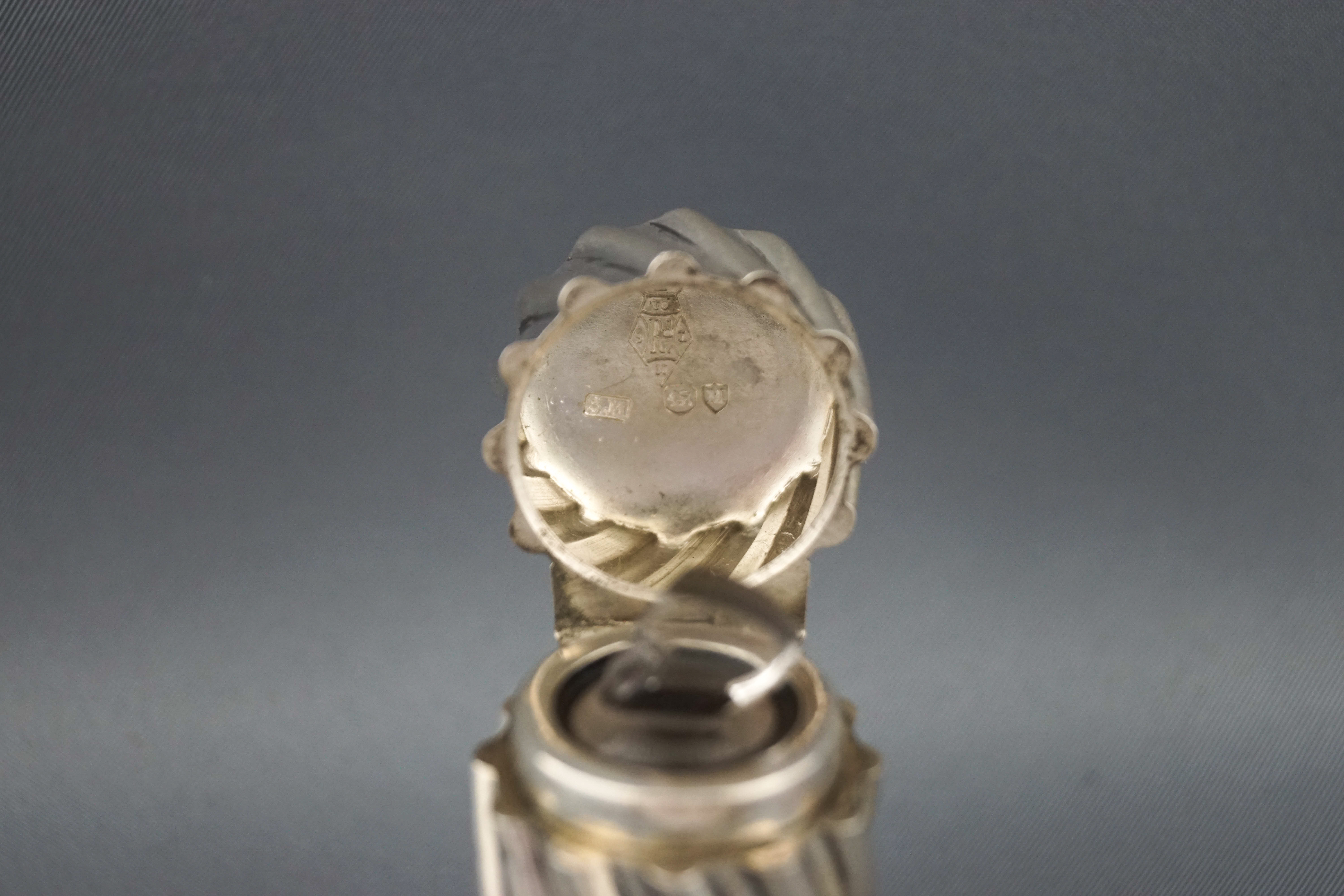 A Victorian silver scent bottle by Sampson & Morden, - Image 3 of 3